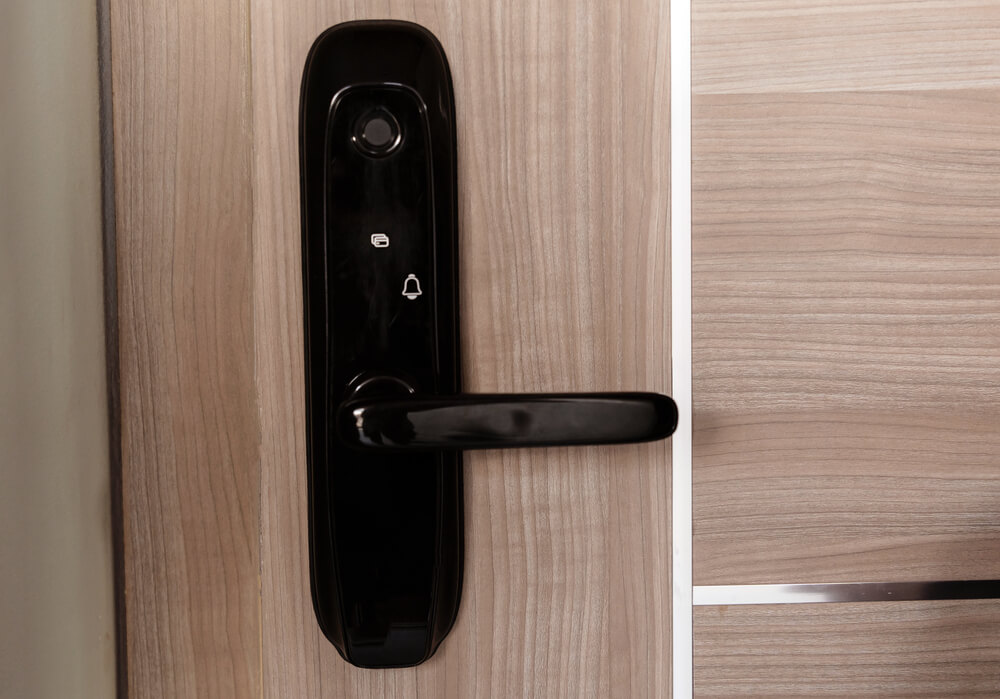kelebihan-dan-kekurangan-smart-door-lock